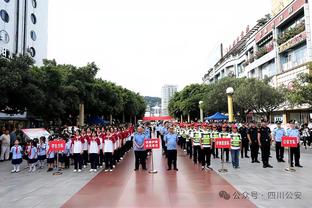 乔治：对手会夜复一夜地夹击小卡 为了缓解这一点我必须挺身而出